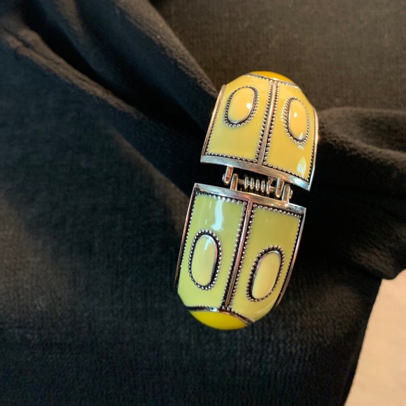 Beaded necklace and bracelet pairing - Picture 4 of 5